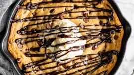 baking recipes, chocolate chip cookie pizookie