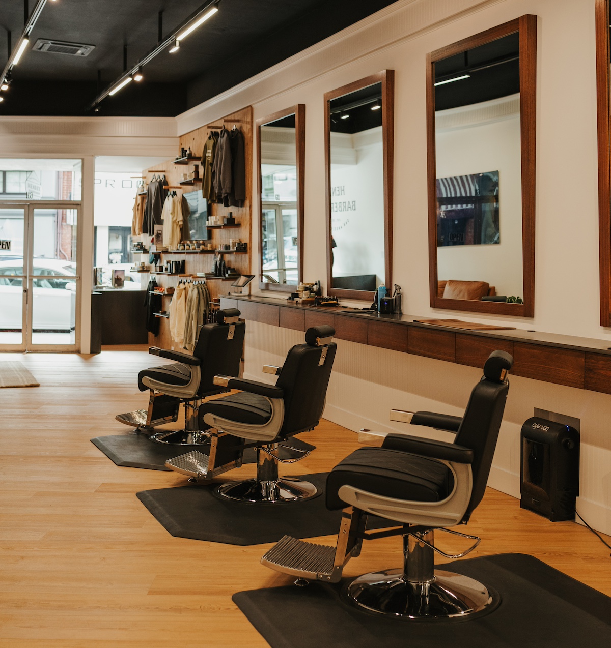 Barbershop chairs and mirrors in Henrix Barbershop