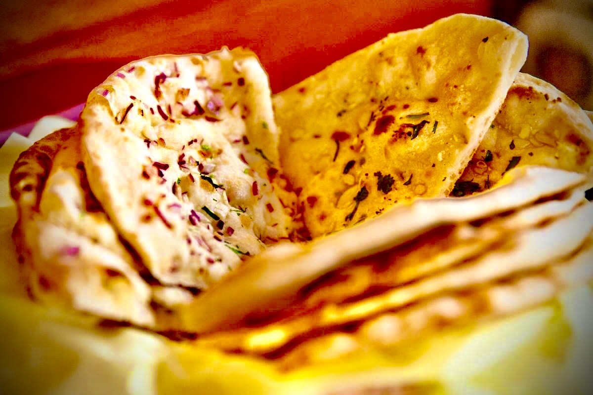 Mozzarella naan topped with herbs and spices.