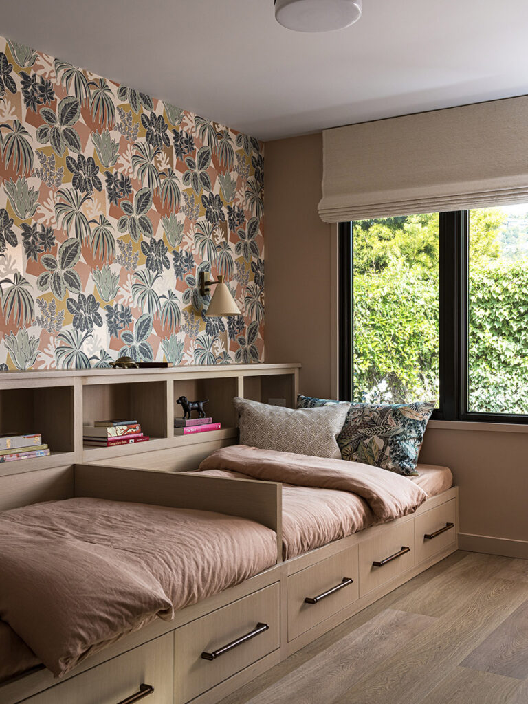 Belvedere waterfront home - A guest bedroom is outfitted with end-to-end twin beds and trundle beds for sleepovers with the grandchildren